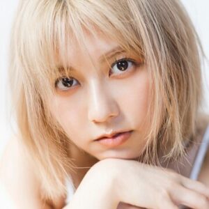 【デジタル限定】鈴木萌花写真集「SHE IS HERE」